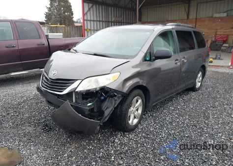 2012 Toyota Sienna Le V6 8 Passenger z USA, uszkodzony, nr VIN 5TDKK3DC9CS270970
